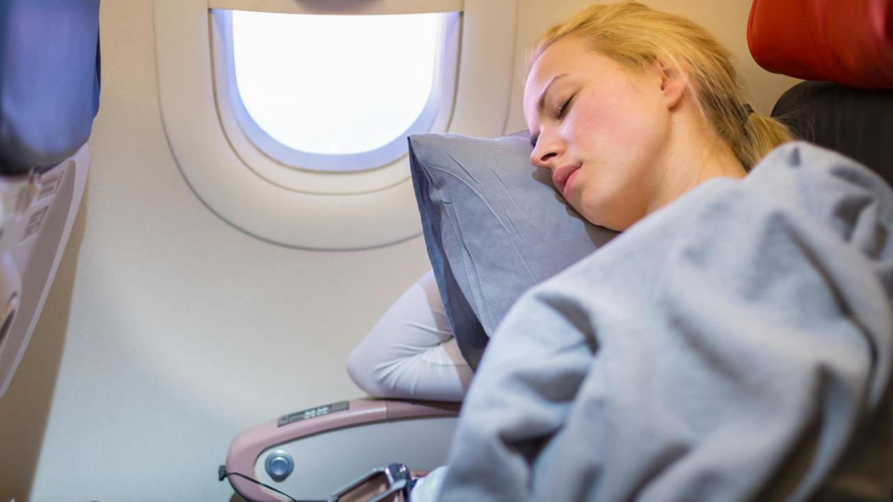 Por qué duelen los oídos al viajar en avión